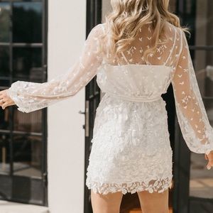 NEW Le Rose White Bridal Lace Robe